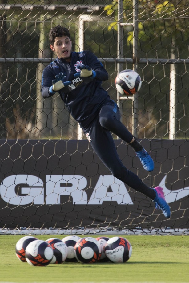 Matheus Vidotto durante reapresentação do time após ser eliminado pelo Internacional, na Arena