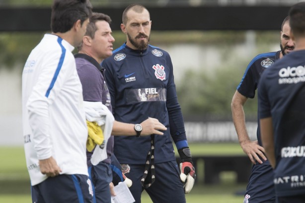 O goleiro Walter, também reserva, participou da atividade