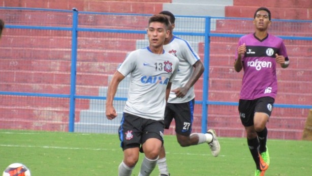 Oya foi titular em jogo-treino na Fazendinha