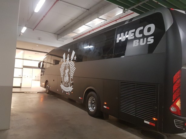 Assim como o novo uniforme, o ônibus do Timão homenageia o padroeiro do time, São Jorge