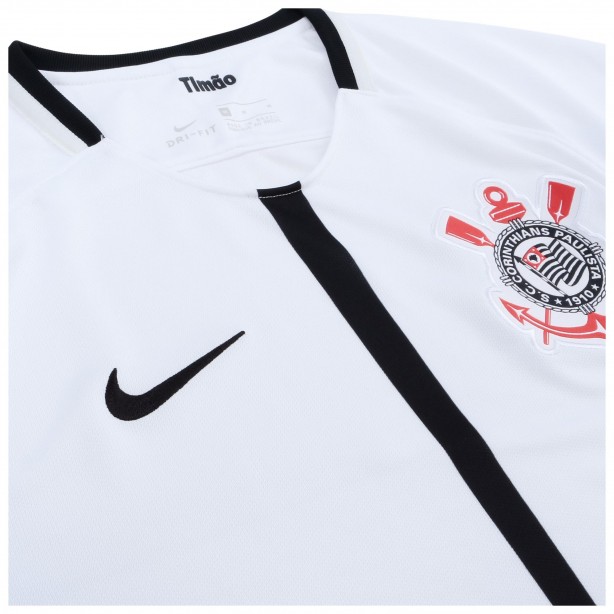Detalhe na gola do uniforme do Corinthians