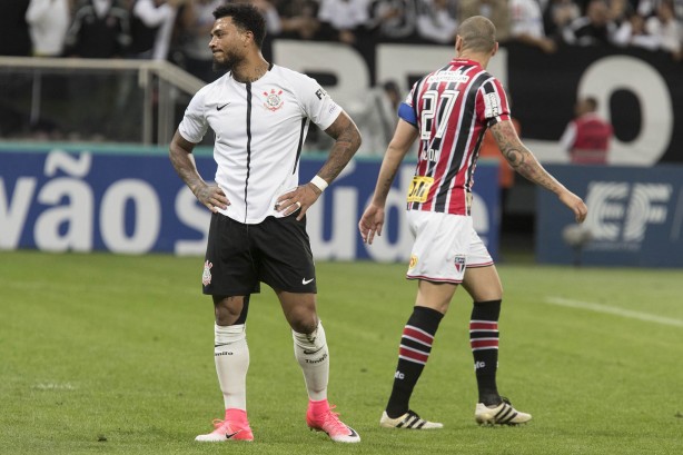 Kazim se lamente durante partida contra o São Paulo, na Arena, pelo Paulistão