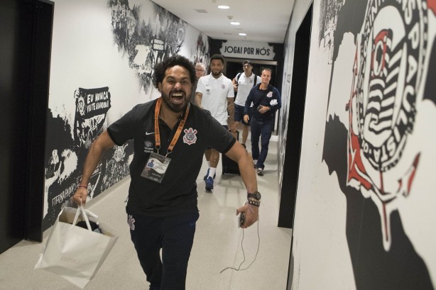 Alegre, fisioterapeuta Caio Mello chega à Arena antes da decisão contra o São Paulo
