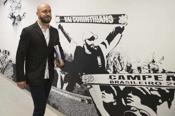 Alessandro chegando à Arena para assistir a decisão da vaga na final do Paulista contra o São Paulo
