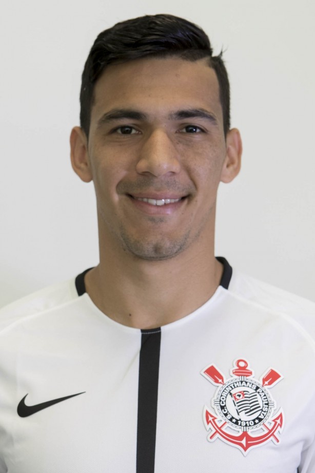Balbuena em foto 3x4 com a camisa principal para temporada 2017