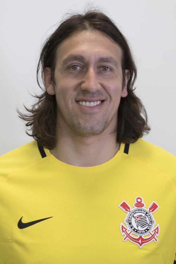 Cássio em foto 3x4 com a camisa principal para temporada 2017