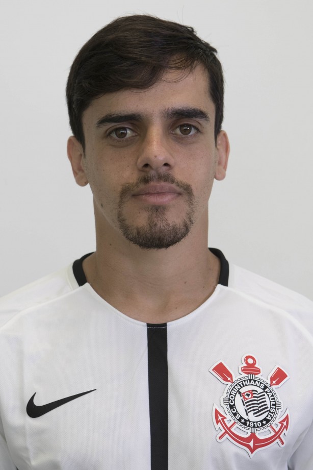 Fagner em foto 3x4 com a camisa principal para temporada 2017
