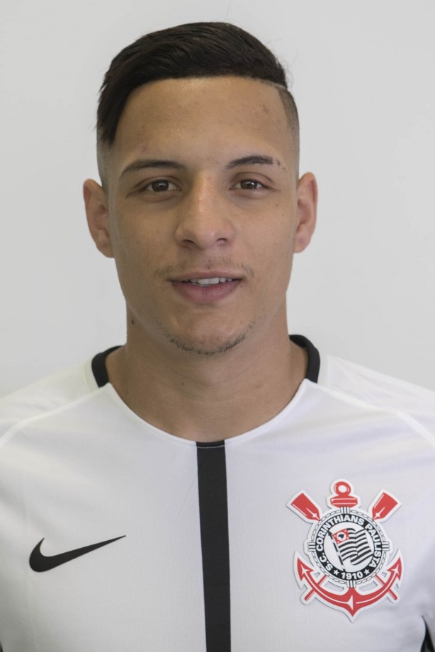Guilherme Arana em foto 3x4 com o manto 2017