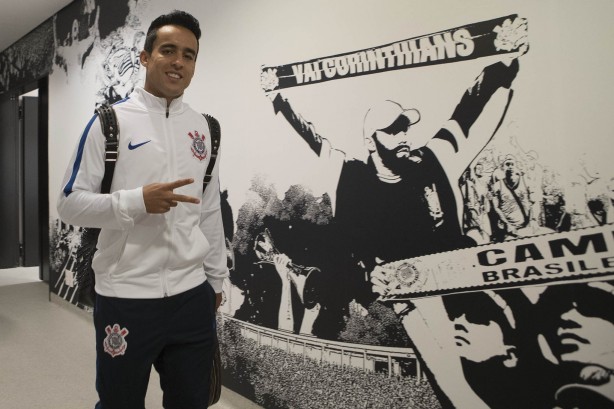 Jadson chegando à Arena para enfrentar o São Paulo, pelo Paulistão 2017