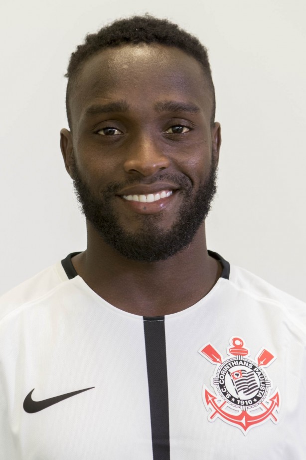 Mendoza em foto 3x4 com a camisa principal para temporada 2017