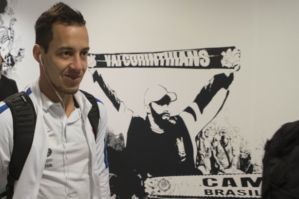 Rodriguinho chegando à Arena para semifinal contra o São Paulo, pelo Paulistão