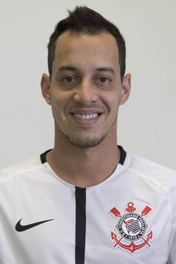 Rodriguinho em foto 3x4 com a camisa principal para temporada 2017