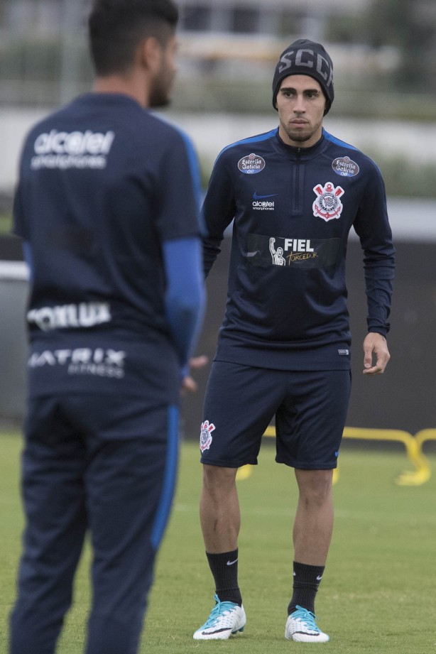 Gabriel, que concedeu entrevista coletiva aps o treino, participou da atividade