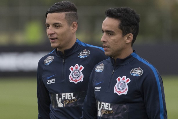 Arana e Jadson durante treino preparatório para a final contra a Ponte