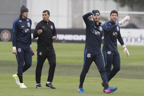 Com reservas e titulares, o treino foi marcado por um rachão em campo