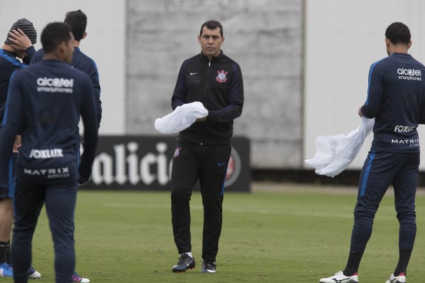 Durante o treino, Carille esboçou uma equipe titular para a final
