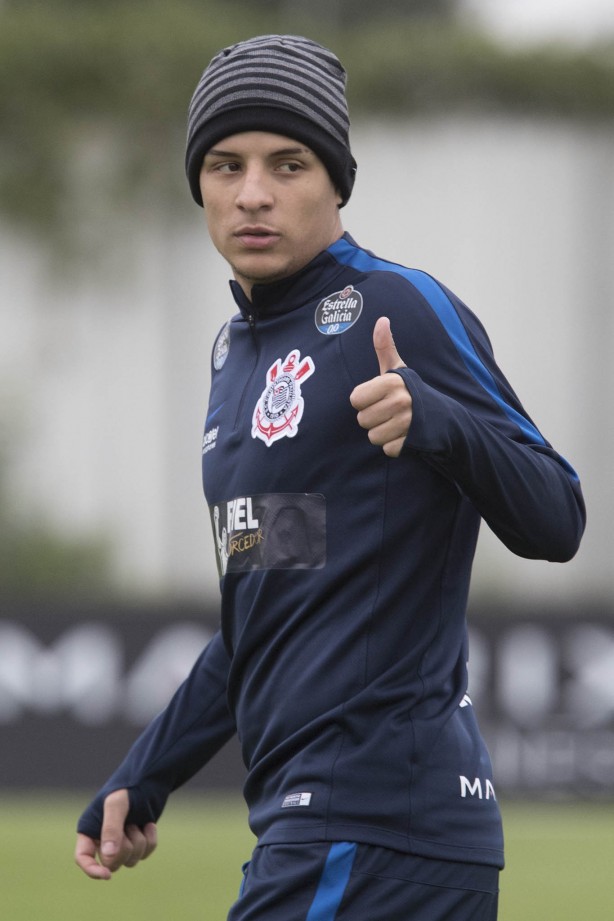 Entre os possíveis titulares, Guilherme Arana posou para a câmera