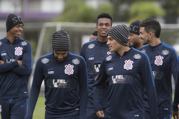 O elenco teve um dia descontraído no CT