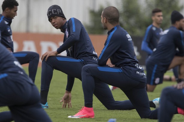 Os jogadores se prepararam para o rachão com atividades específicas