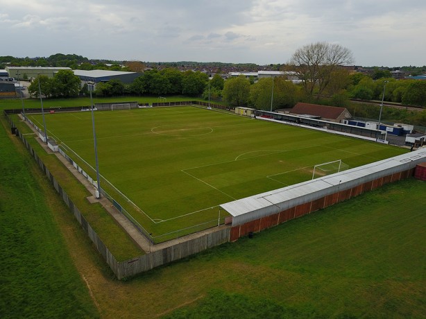 O estádio é a casa do Corinthian-Casuals desde 1988