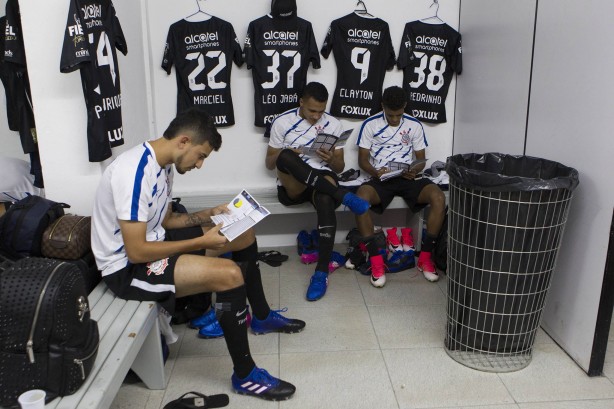 Pedro Henrique, Léo Jabá e Pedrinho antes do duelo contra a Ponte Preta, no Moisés Lucarelli