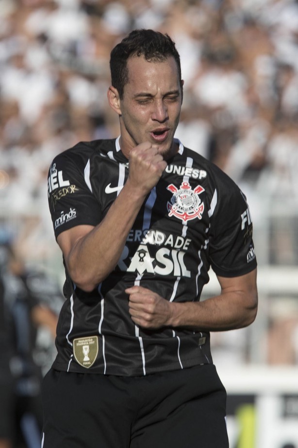 Rodriguinho se igualou a Jô na artilharia