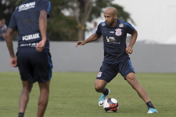 Fellipe Bastos treina durante reapresentação do Corinthians após os 3 a 0 contra a Ponte Preta