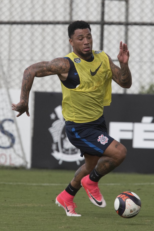 Kazim durante reapresentação do Corinthians após os 3 a 0 sobre a Ponte Preta