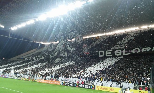 Mosaicos também marcaram presença nas arquibancadas da Arena