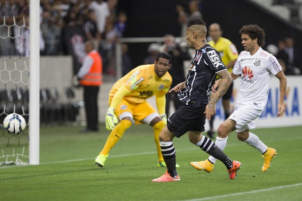 Primeiro clássico contra o Santos... Nova vitória do Corinthians!