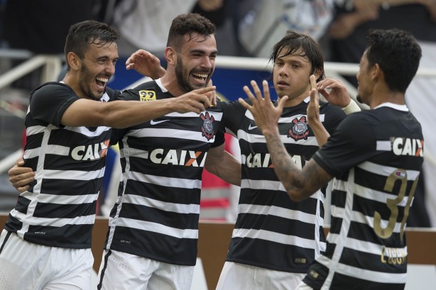Equipe alvinegra bateu rival com só três titulares