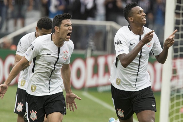 Jô marcou sétimo gol pelo Corinthians em Majestoso na Arena