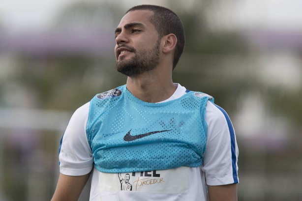 Clayton apareceu entre os reservas no CT