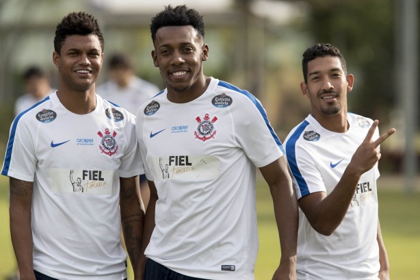 Os jogadores posaram para a câmera durante o treinamento