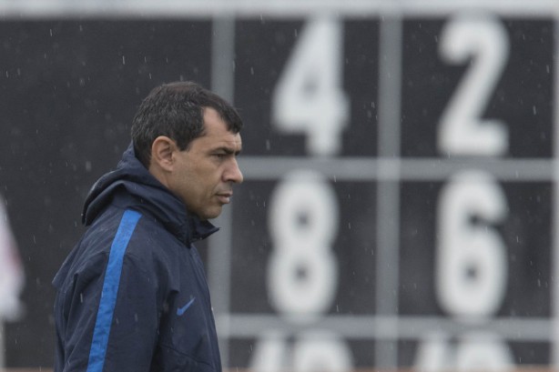 O treino foi comandado pelo técnico Fábio Carille