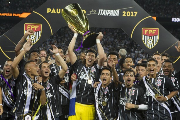 Cássio foi escolhido capitão do Corinthians para levantar a taça do título Paulista