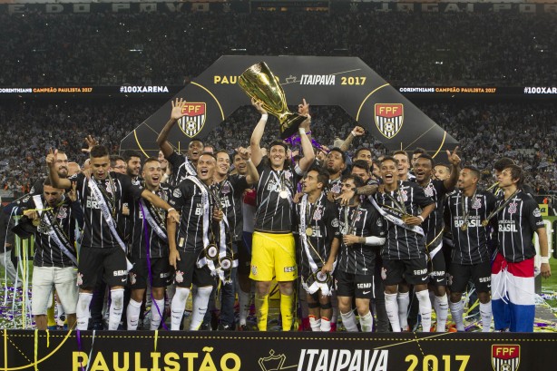 O goleiro Cássio foi capitão de um título pela primeira vez no Corinthians