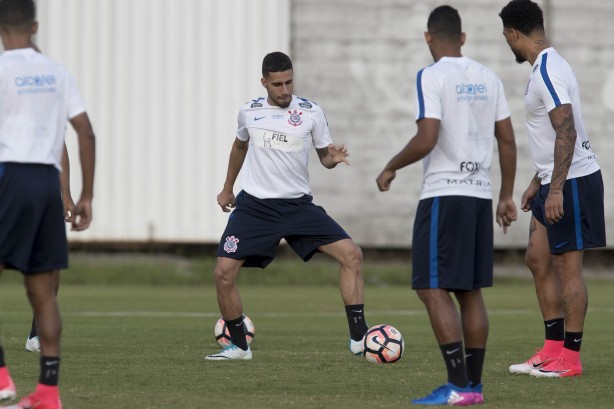 Gabriel, suspenso da final, tambm pode aparecer entre os titulares para a Sul-Americana