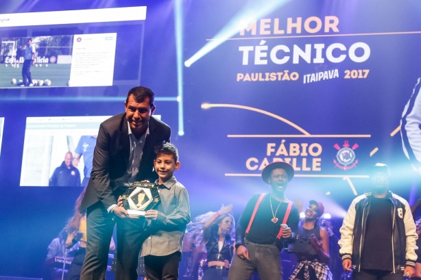 Fábio Carille, merecidamente, ganhou o prêmio de melhor técnico do Paulistão 2017