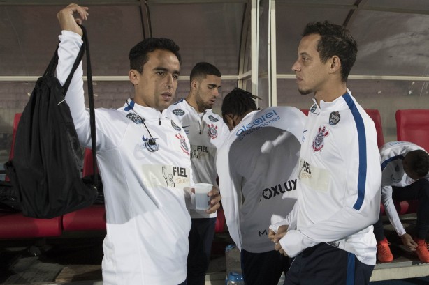 Jadson e Rodriguinho batem papo; dupla estar em campo nesta quarta-feira