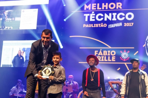 O técnico Carille já havia assumido o time ano passado, mas não chegou a ser efetivado
