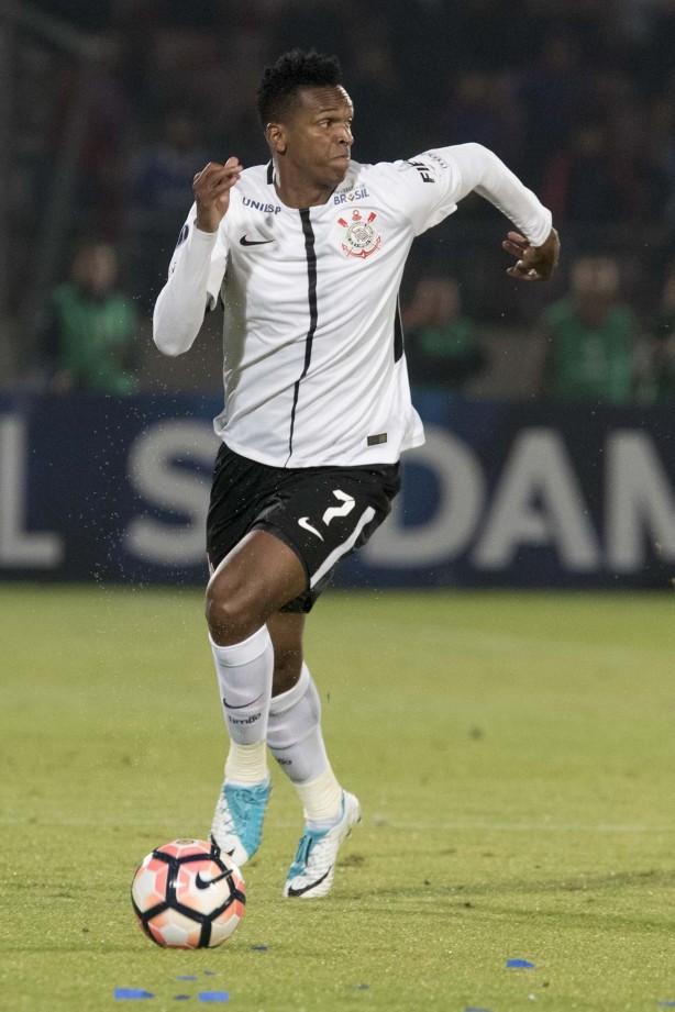 Jô deu passe para Jadson marcar o segundo do Timão contra a Universidad de Chile