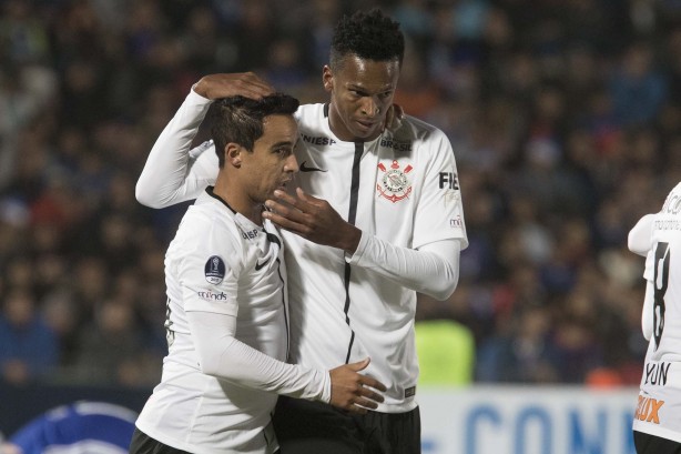 Jô teve participação fundamental no gol de Jadson, contra a La U