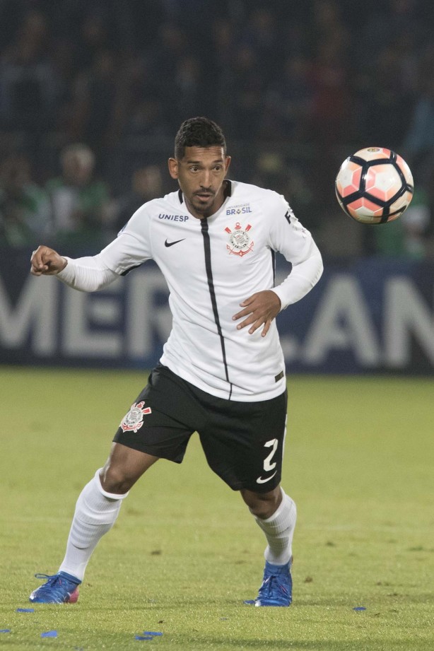 Léo Príncipe saiu machucado contra a La U ainda no primeiro tempo