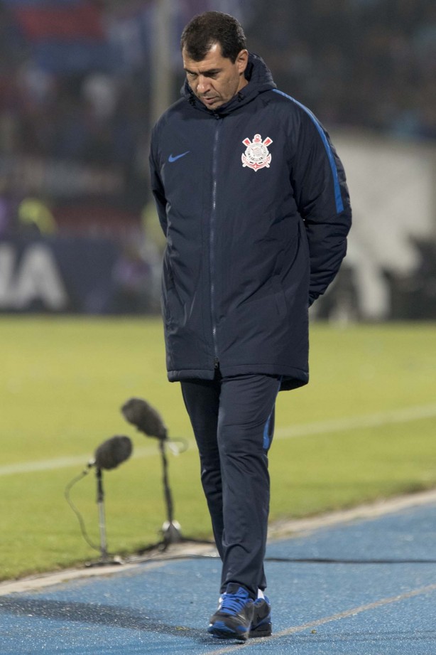 Técnico Carille comandou mais uma vitória corinthiana. A vítima dessa vez foi a La U