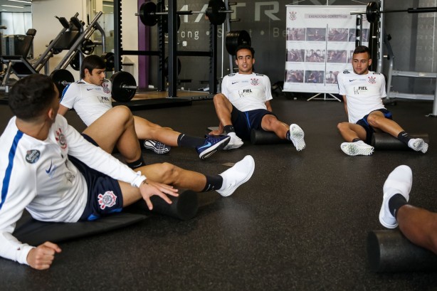 Jogadores titulares fizeram um treino mais leve na academia do CT