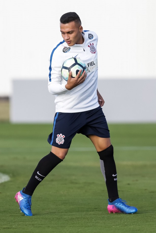 Léo Jabá será opção no banco contra a Chapecoense