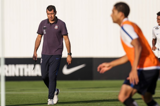 O técnico Carille comandou a atividade dessa sexta-feira de olho na estreia do Brasileirão