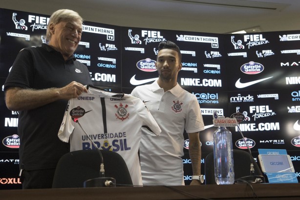 Empolgado, Clayson diz que joga em qualquer posição do meio para frente