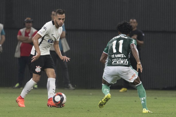 Momento em que Maycon dá assistência para gol de Jô na marcante vitória ante o Palmeiras